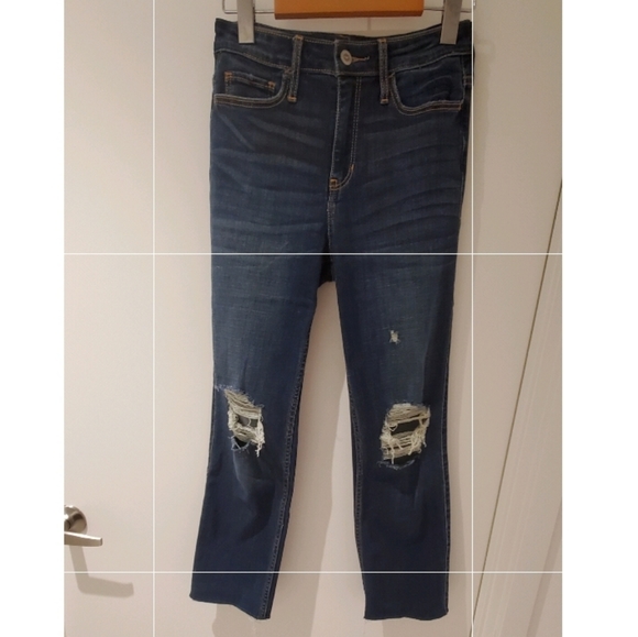 High-Rise Slim Straight - Picture 2 of 4